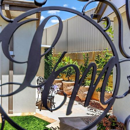 Lavender Manor Bnb Bed & Breakfast Alkimos Dış mekan fotoğraf