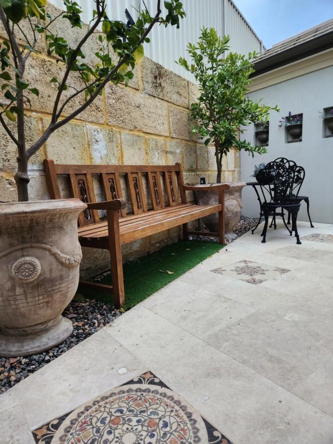 Lavender Manor Bnb Bed & Breakfast Alkimos Dış mekan fotoğraf