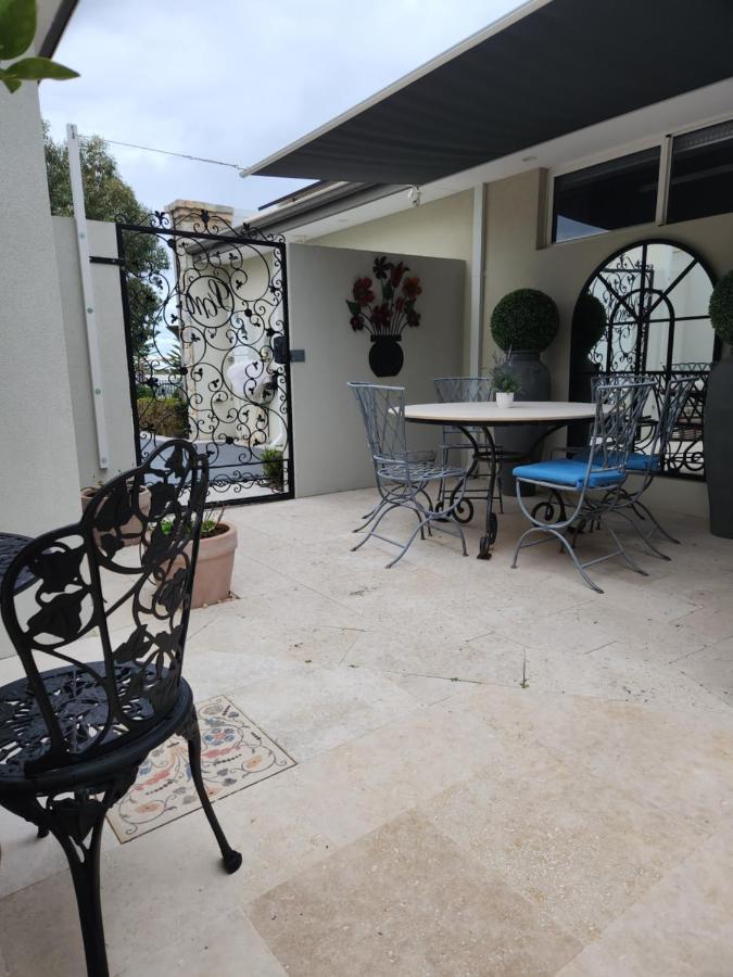 Lavender Manor Bnb Bed & Breakfast Alkimos Dış mekan fotoğraf