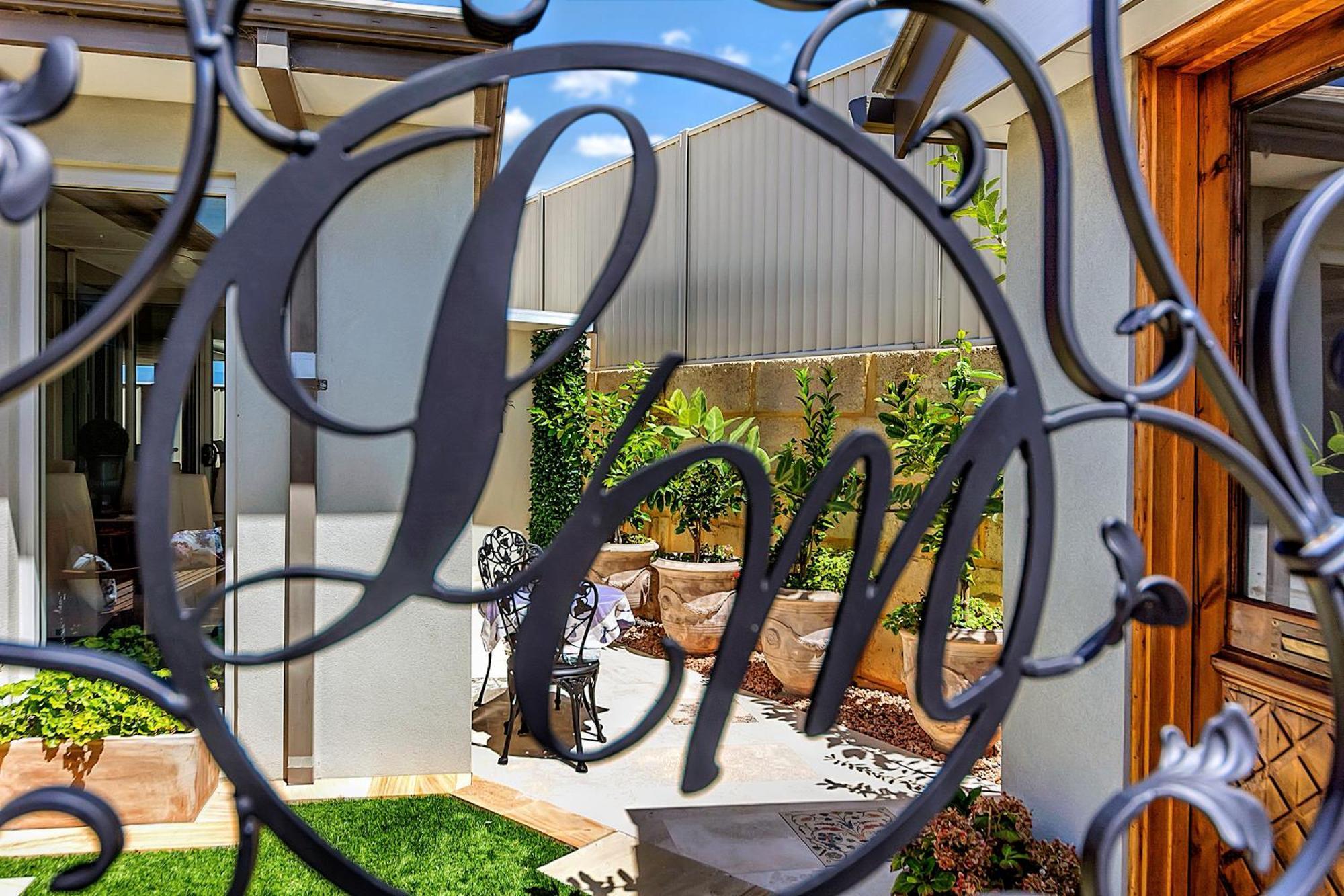 Lavender Manor Bnb Bed & Breakfast Alkimos Dış mekan fotoğraf