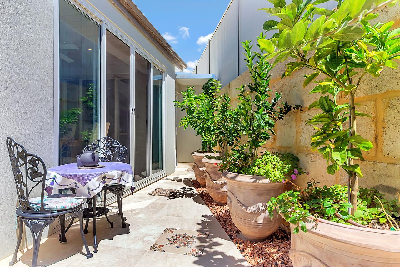 Lavender Manor Bnb Bed & Breakfast Alkimos Dış mekan fotoğraf